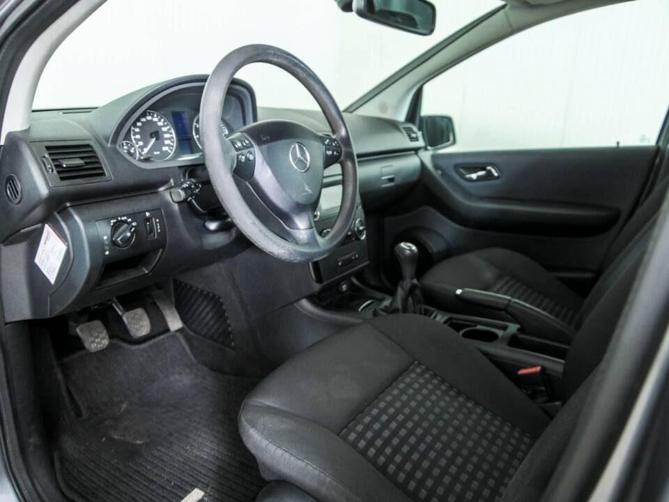 Bild 15/43 von Mercedes-Benz A 160 CDI (2010)
