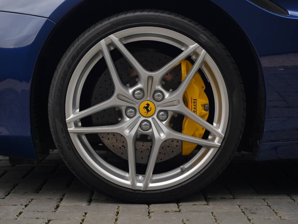 Bild 48/50 von Ferrari California T (2016)