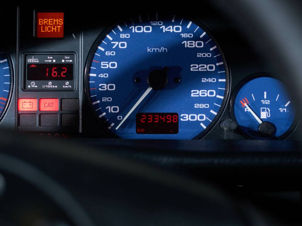 Image 47/113 of Audi S6 Plus Avant (1996)