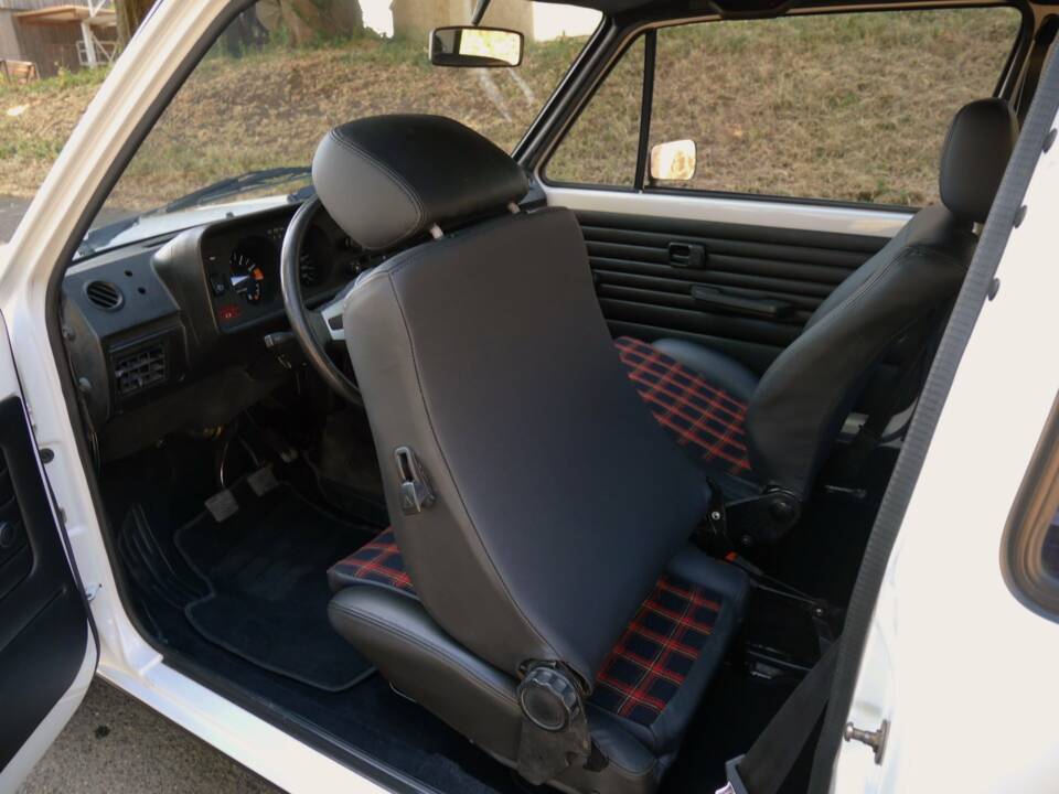 Image 22/35 of Volkswagen Golf Mk I GTI 1.6 (1980)