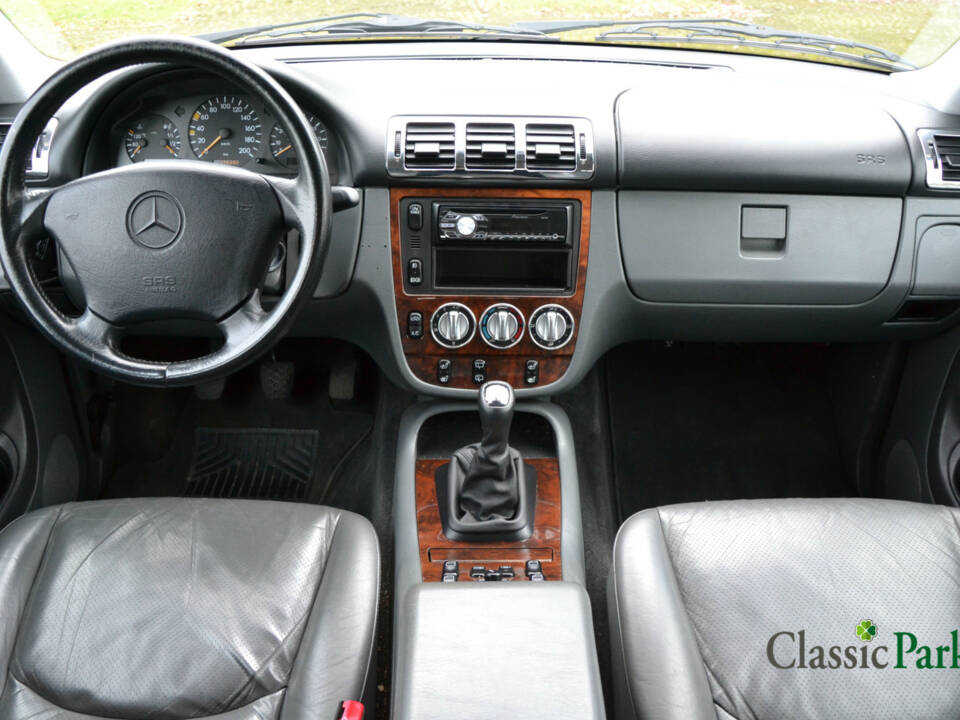 Imagen 14/50 de Mercedes-Benz ML 230 (1998)