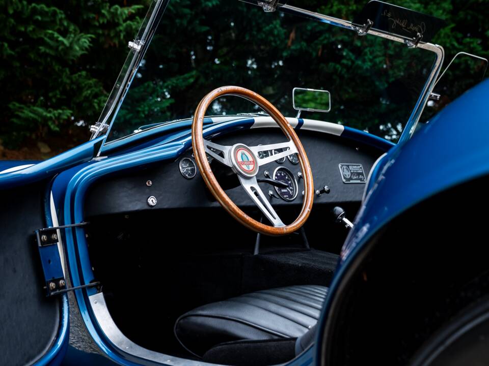 Image 24/33 of AC Cobra 427 (1965)