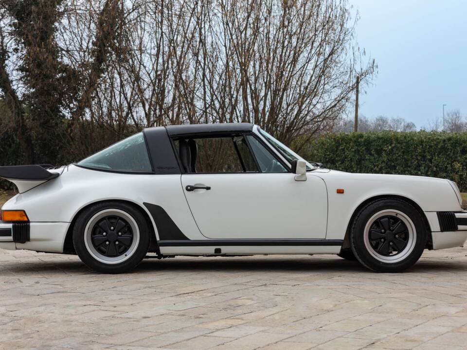 Afbeelding 8/45 van Porsche 911 Carrera 3.2 (WTL) (1988)