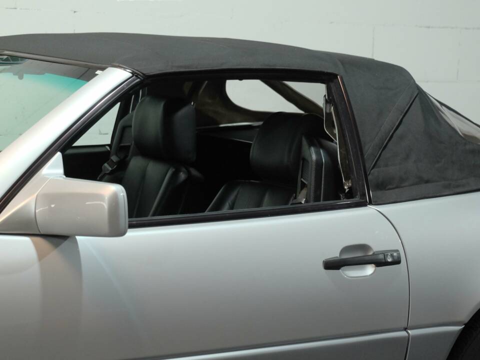 Image 33/51 of Mercedes-Benz 500 SL (1992)