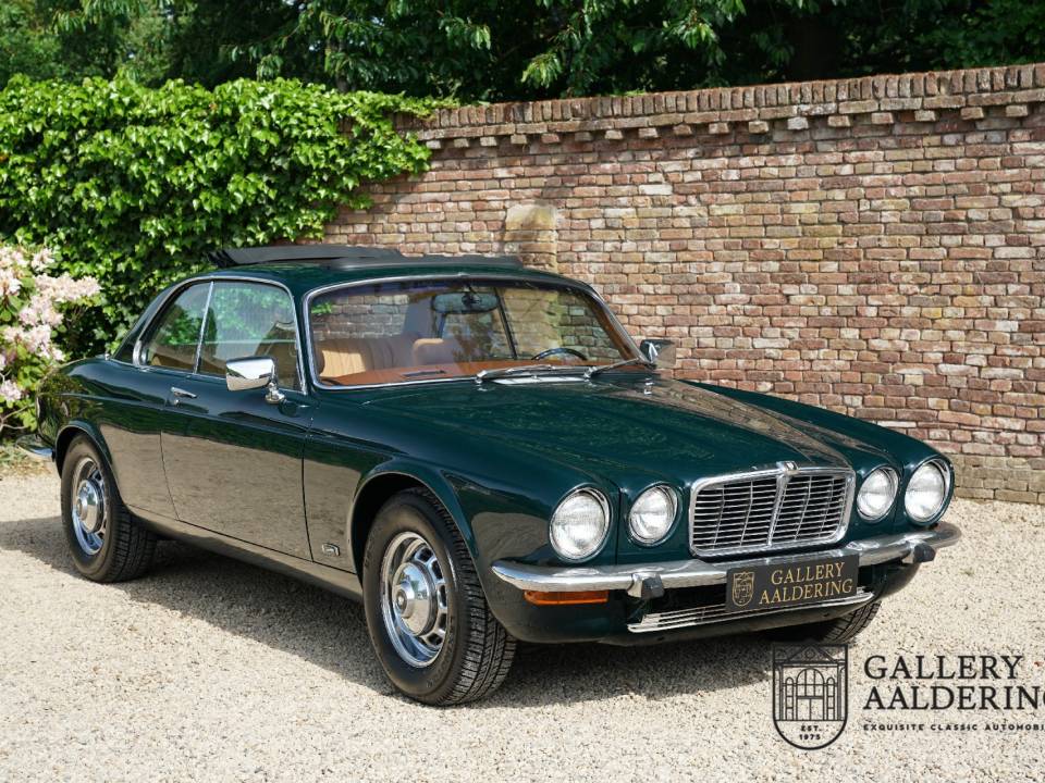 Image 11/50 of Jaguar XJ 6 L 4.2 (1975)