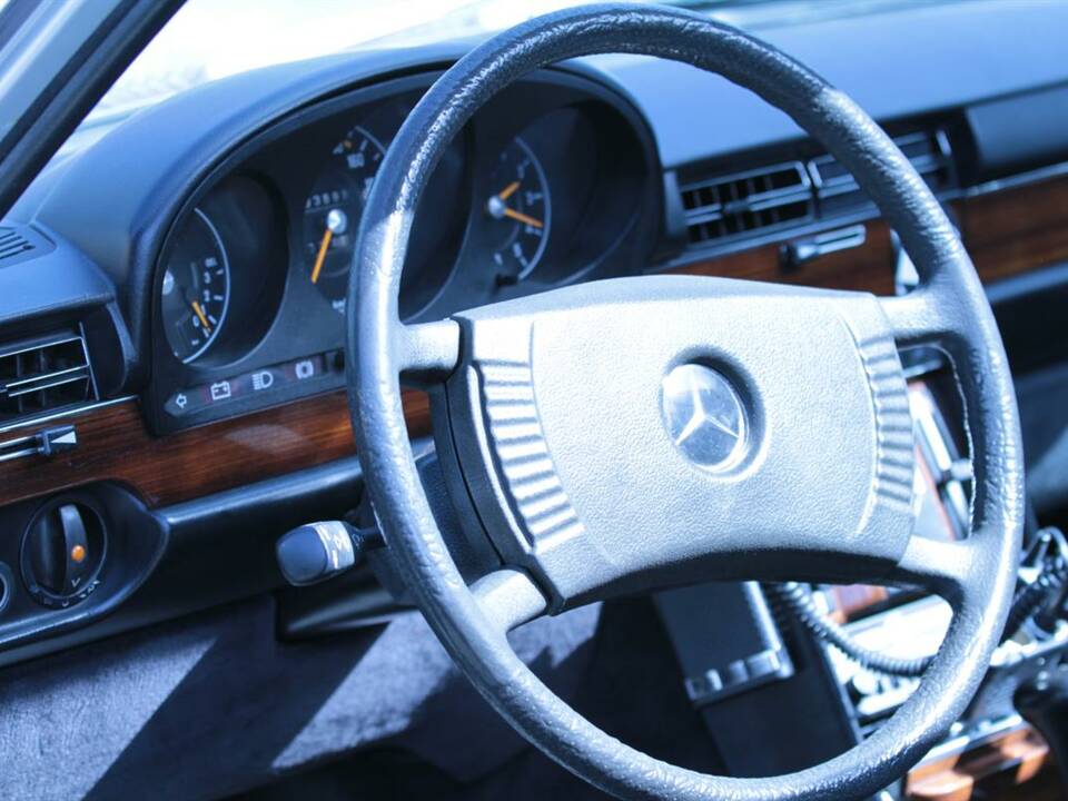 Bild 7/8 von Mercedes-Benz 350 SE (1978)