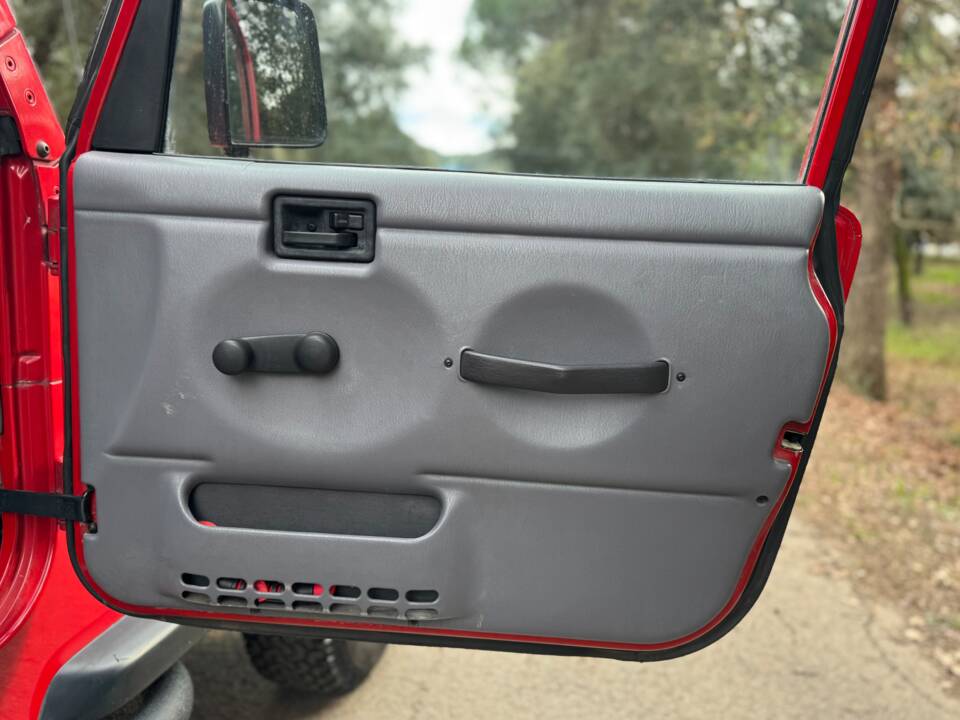 Image 19/31 of Jeep Wrangler Sport 2.5 (1996)