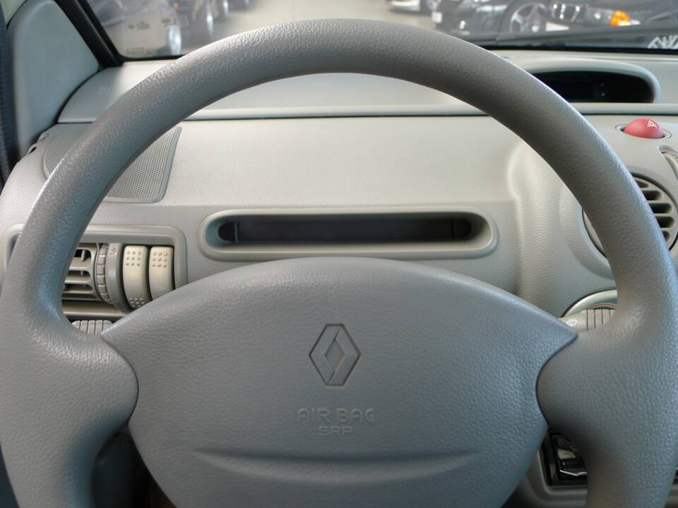 Imagen 40/40 de Renault Twingo 1.2 (2000)