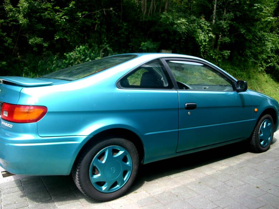 Image 8/51 of Toyota Paseo (1996)