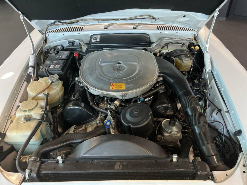 Image 17/25 de Mercedes-Benz 420 SL (1986)