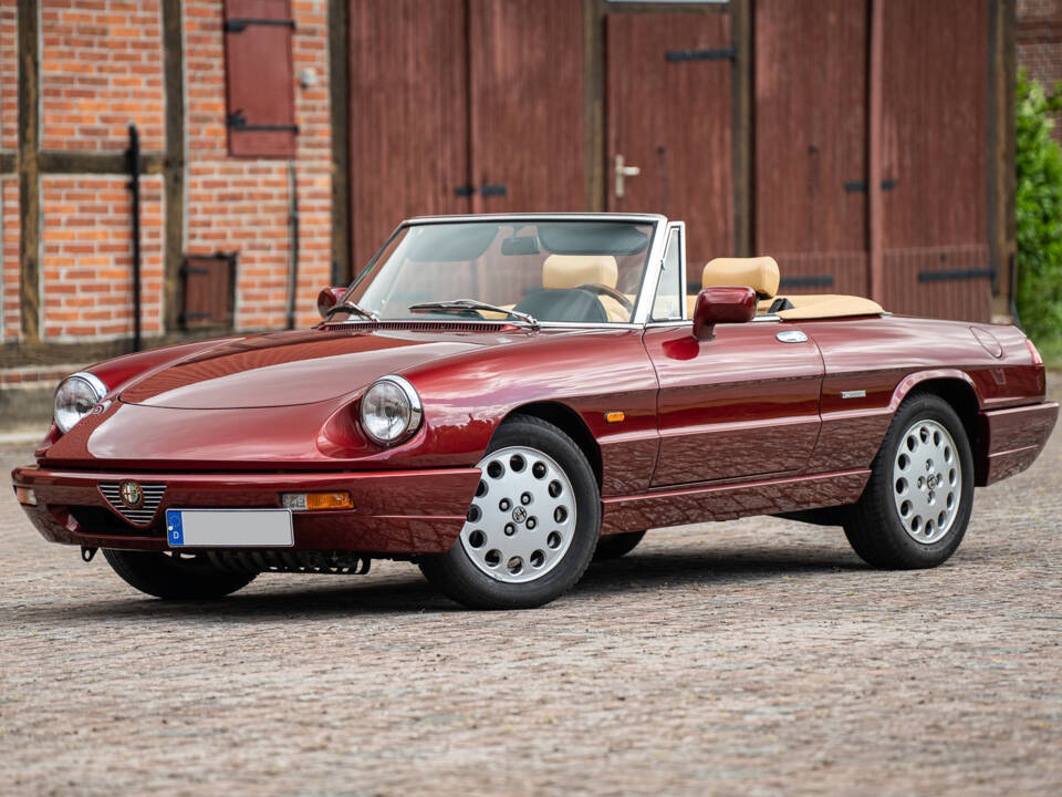 Image 3/42 of Alfa Romeo 2.0 Spider (1990)