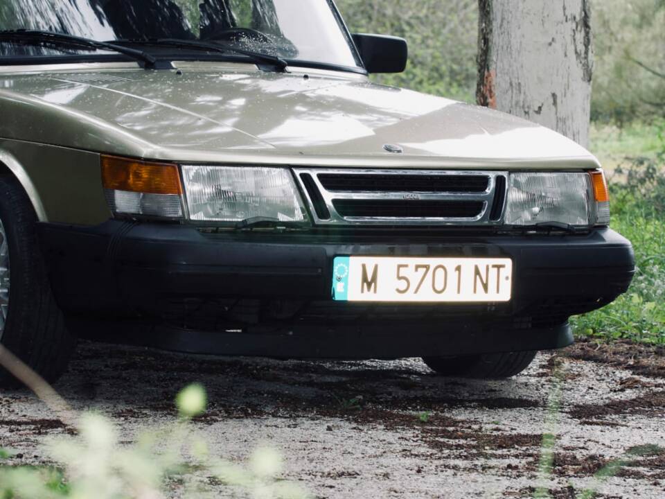 Image 29/50 of Saab 900 (1992)