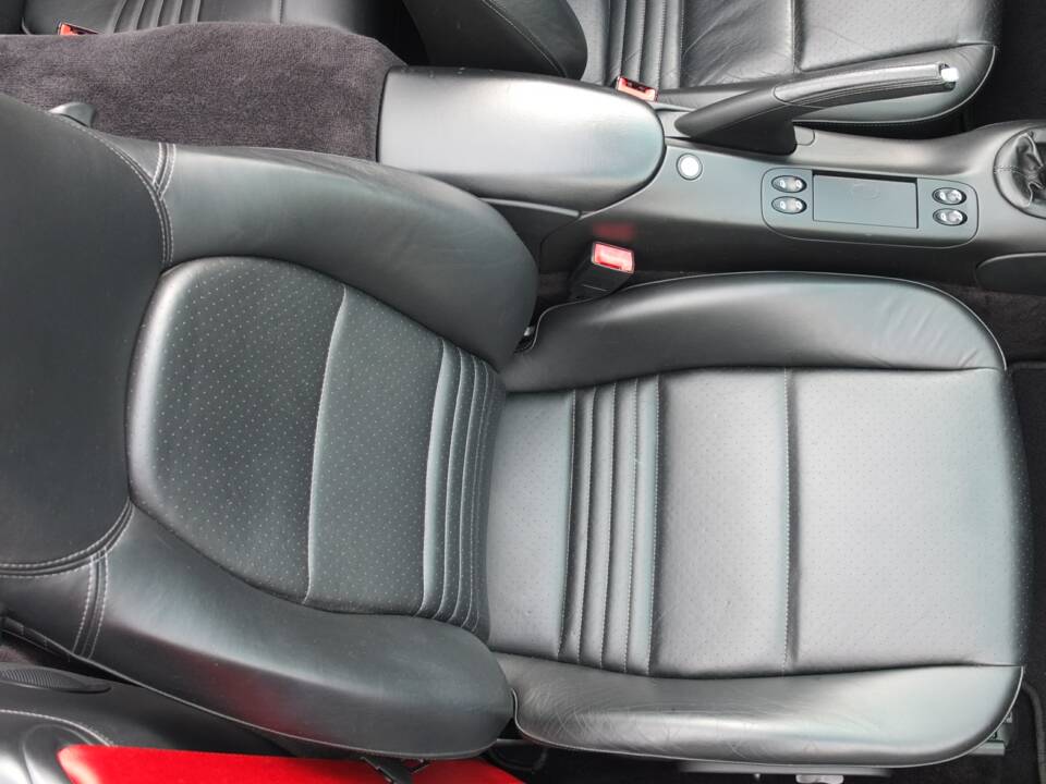 Bild 66/73 von Porsche 911 Carrera 4S (2004)