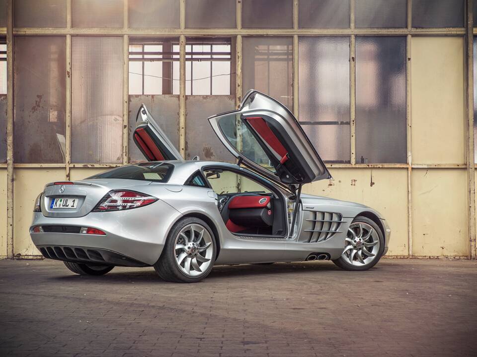 Image 3/61 of Mercedes-Benz SLR McLaren (2004)