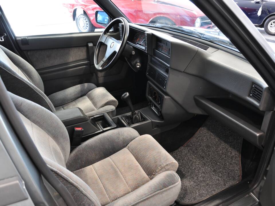 Image 23/34 de Alfa Romeo 75 2.0 Twin Spark (1987)