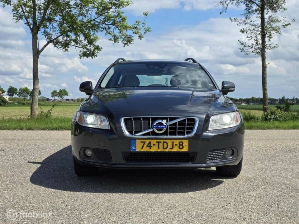 Image 4/44 of Volvo V 70 2.0 T5 (2012)