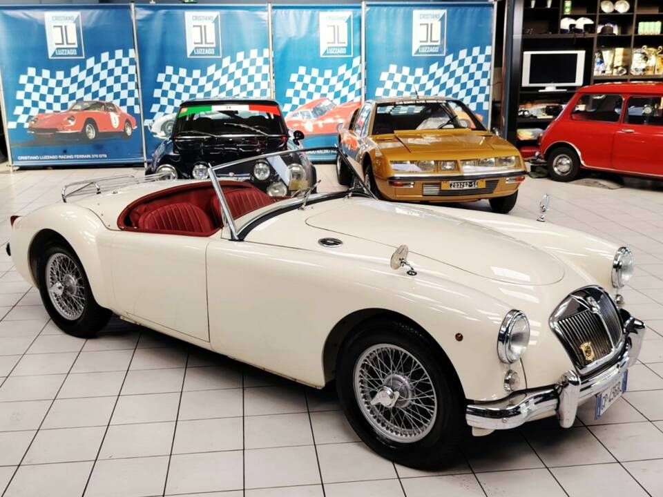 Image 8/59 of MG MGA 1500 (1958)