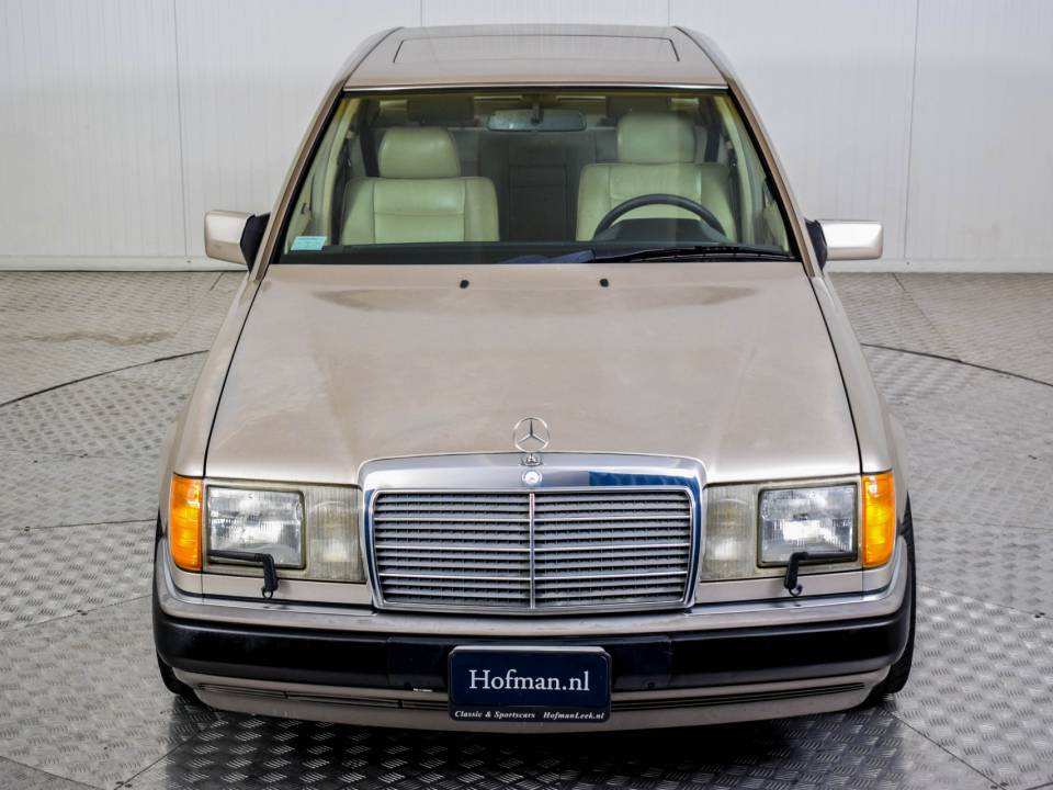 Bild 46/50 von Mercedes-Benz 400 E (1992)