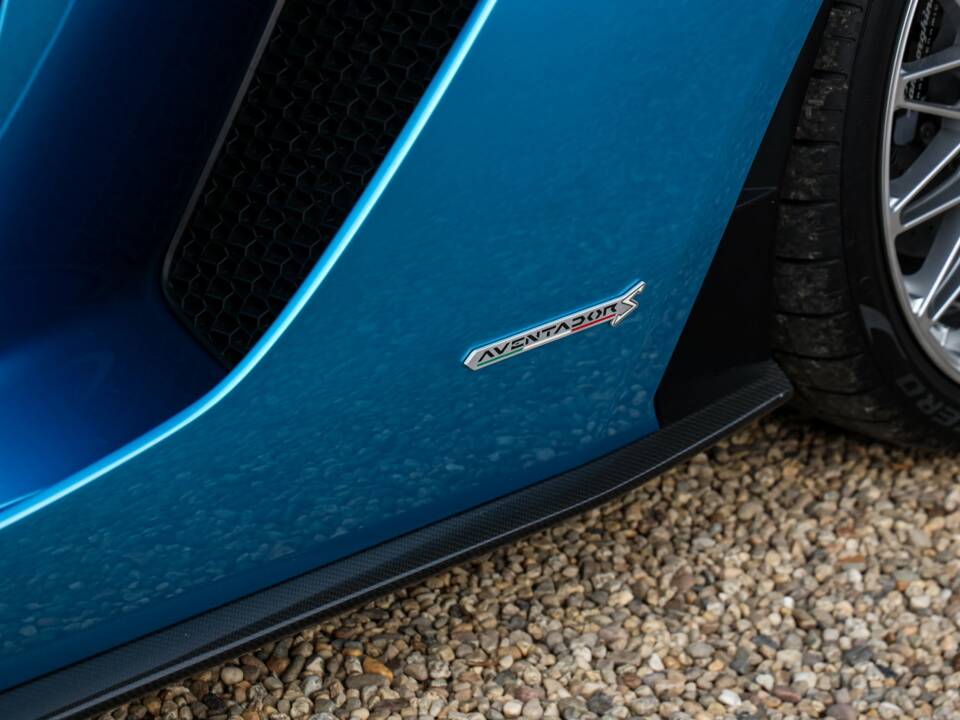 Image 18/50 of Lamborghini Aventador S (2018)