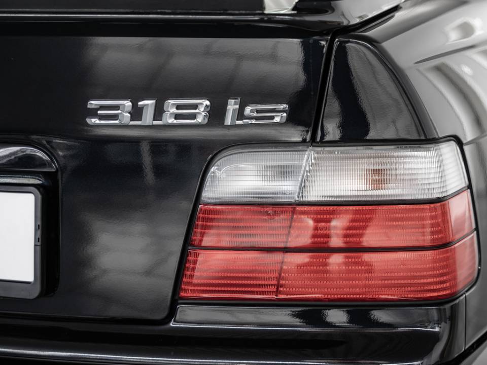 Image 27/36 of BMW 318is &quot;Class II&quot; (1994)