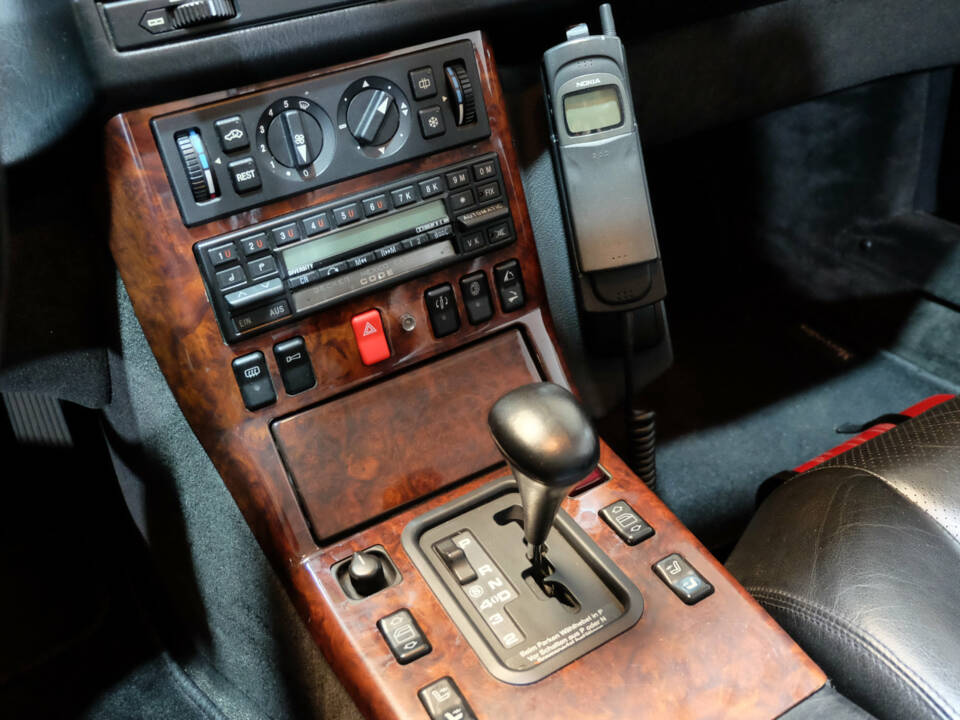 Afbeelding 26/38 van Mercedes-Benz 300 SL (1990)