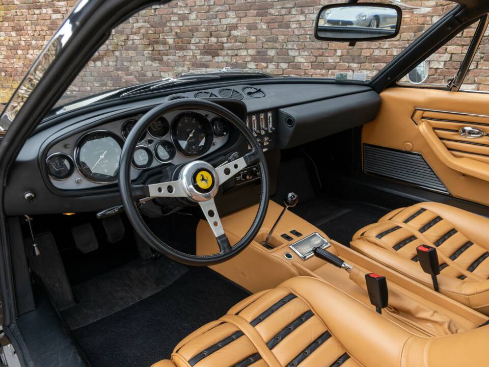 Image 19/50 de Ferrari 365 GTB/4 Daytona (1974)
