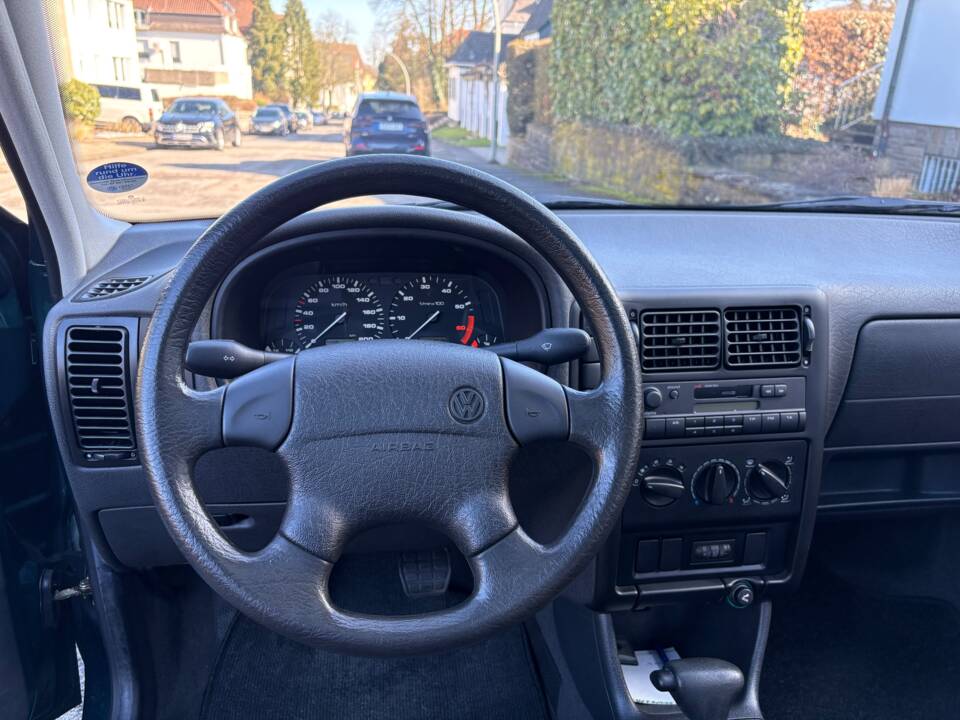 Bild 13/17 von Volkswagen Polo III 1.4 (1996)
