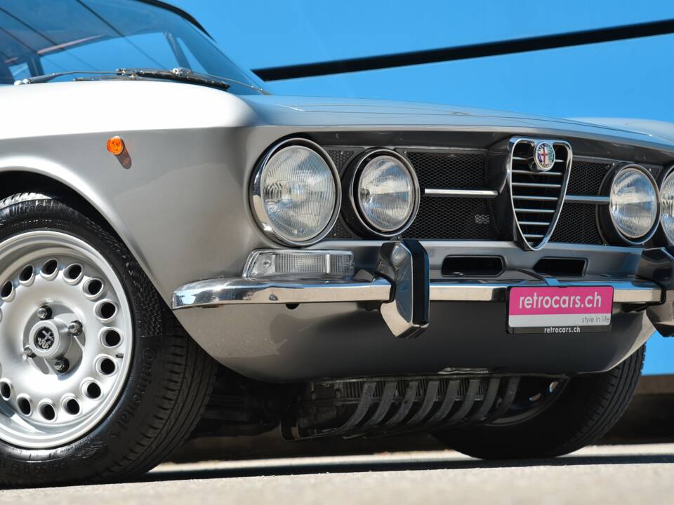 Image 6/24 of Alfa Romeo 1750 GT Veloce (1971)