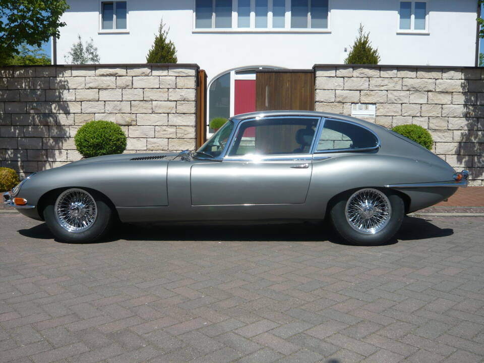 Image 2/16 de Jaguar Type E (2+2) (1966)