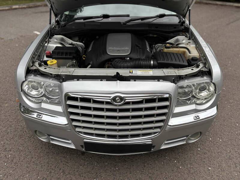 Image 19/50 of Chrysler 300 S (2008)