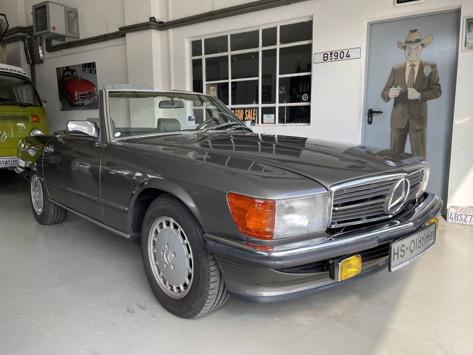 Afbeelding 3/40 van Mercedes-Benz 560 SL (1986)