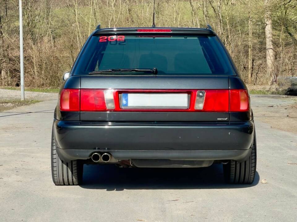 Image 17/34 of Audi S6 Avant (1996)