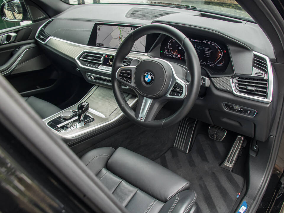 Image 20/23 of BMW X5 M50i xDrive (2022)