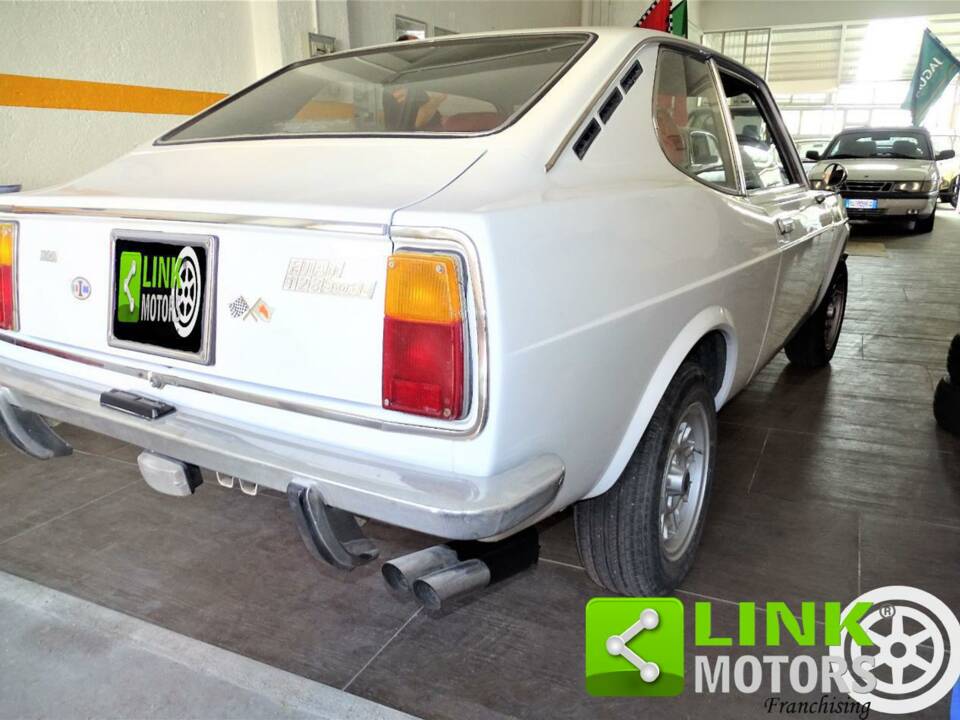 Image 5/10 de FIAT 128 Sport Coupe (1974)