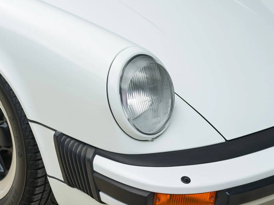 Afbeelding 6/26 van Porsche 911 Carrera 3.2 (1988)