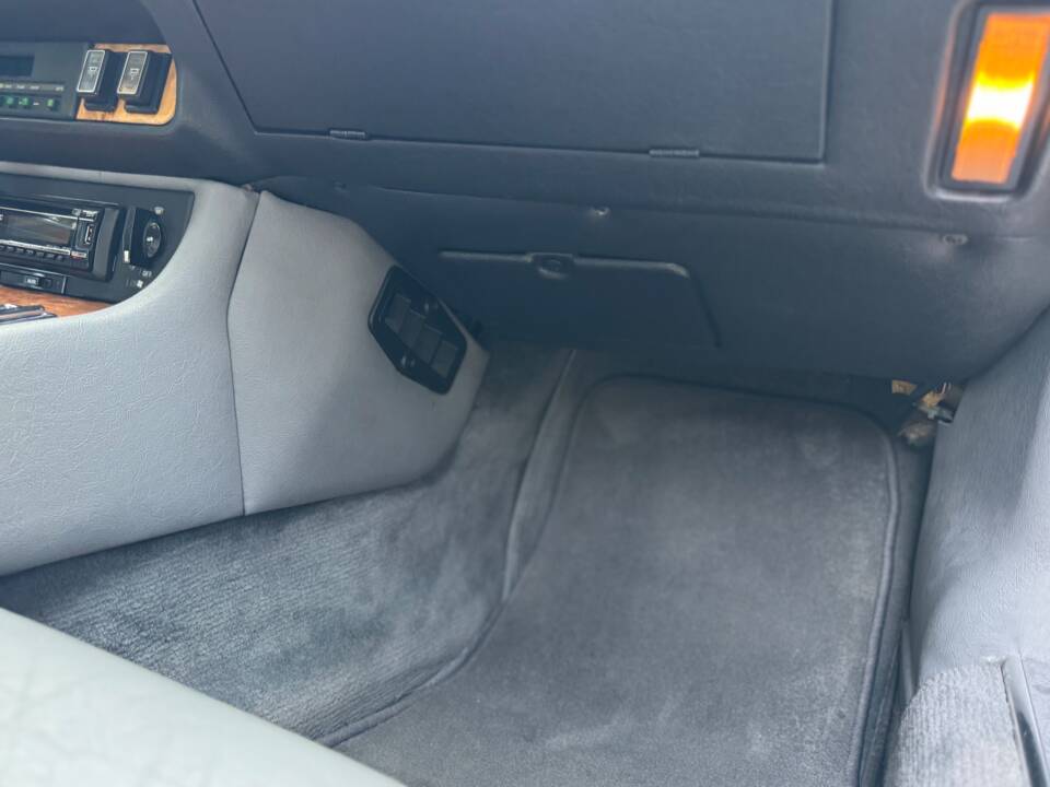 Image 38/47 of Jaguar XJ-S 3.6 (1988)