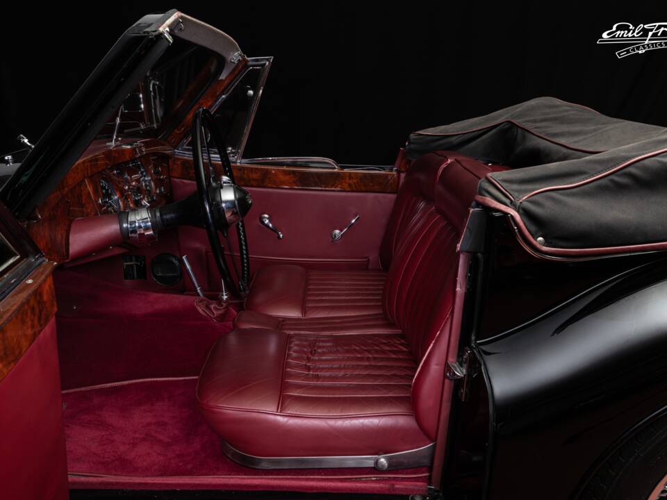 Image 7/7 de Jaguar XK 120 DHC (1954)