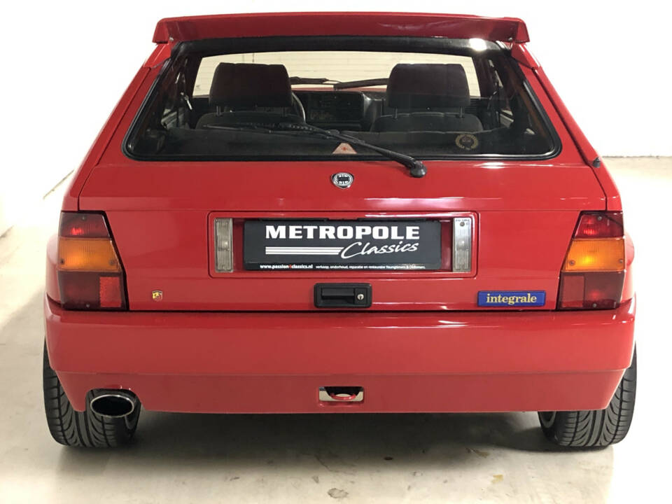 Image 8/33 of Lancia Delta HF Integrale Evoluzione I (1992)