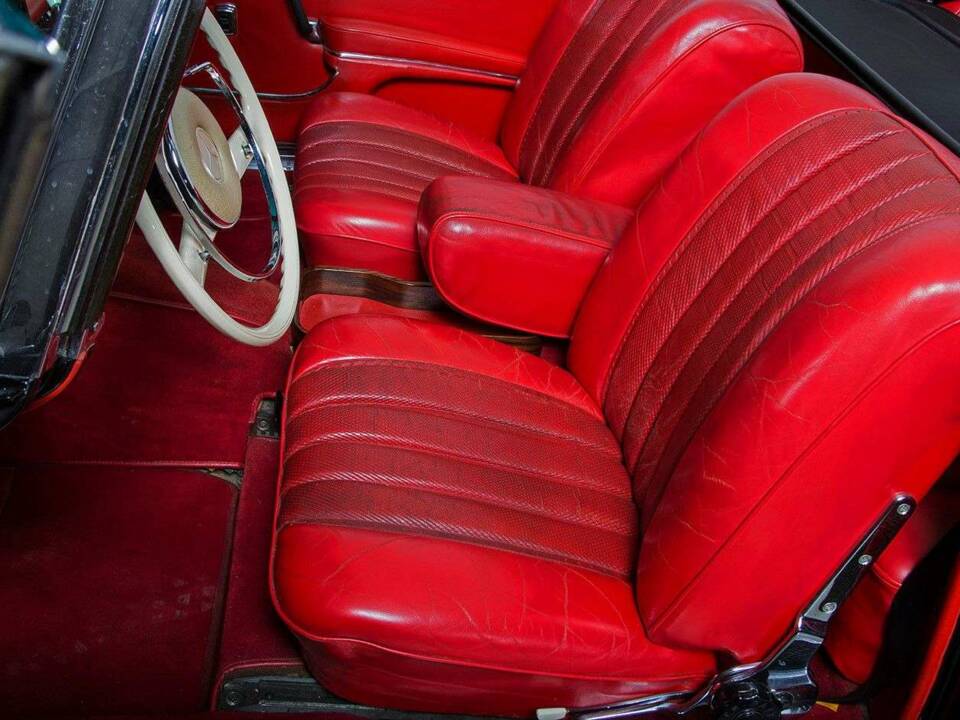 Image 24/34 of Mercedes-Benz 280 SE (1966)