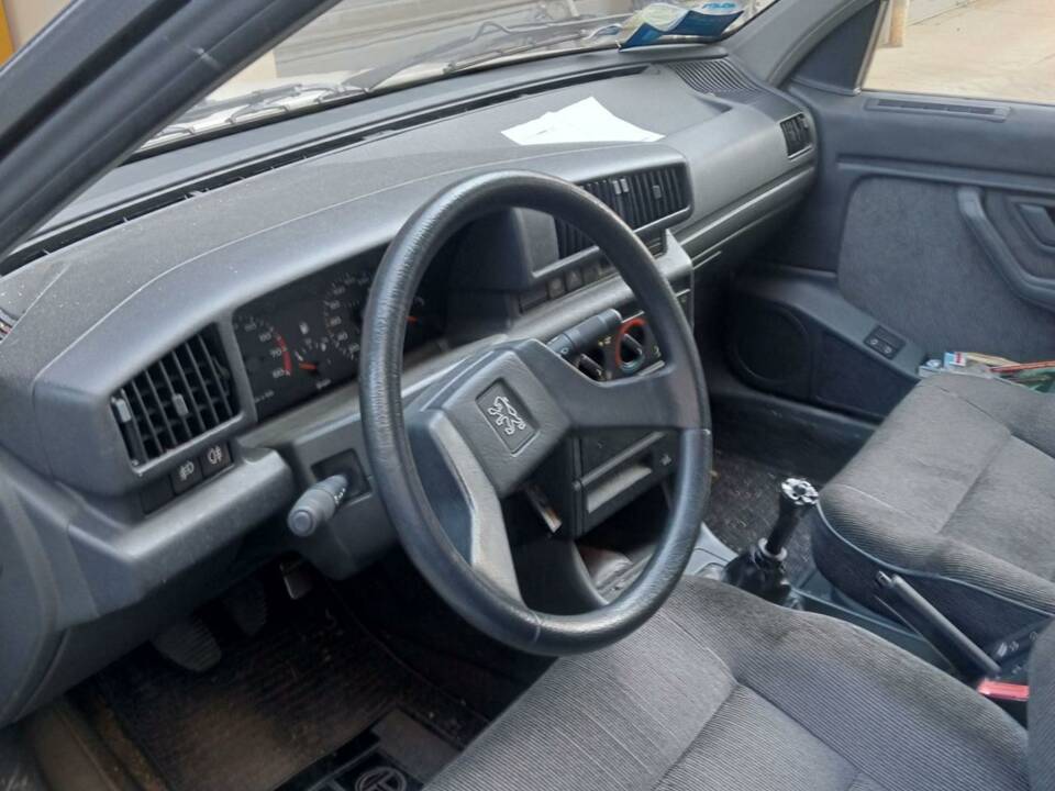 Bild 6/10 von Peugeot 405 (1990)