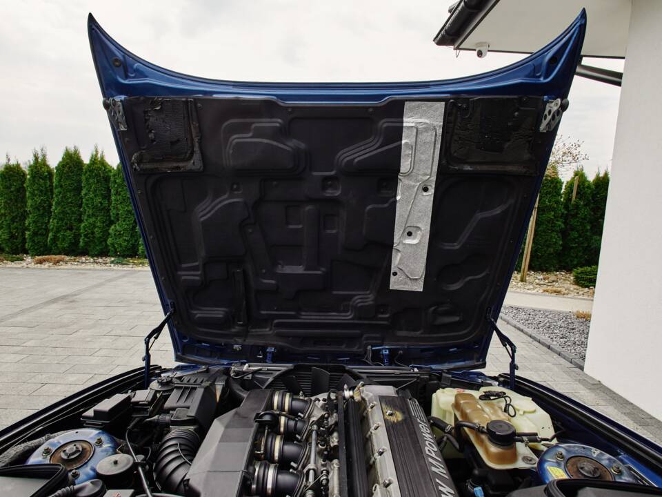 Immagine 44/74 di BMW M5 (1992)