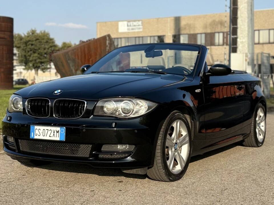 Image 1/37 de BMW 125i (2009)