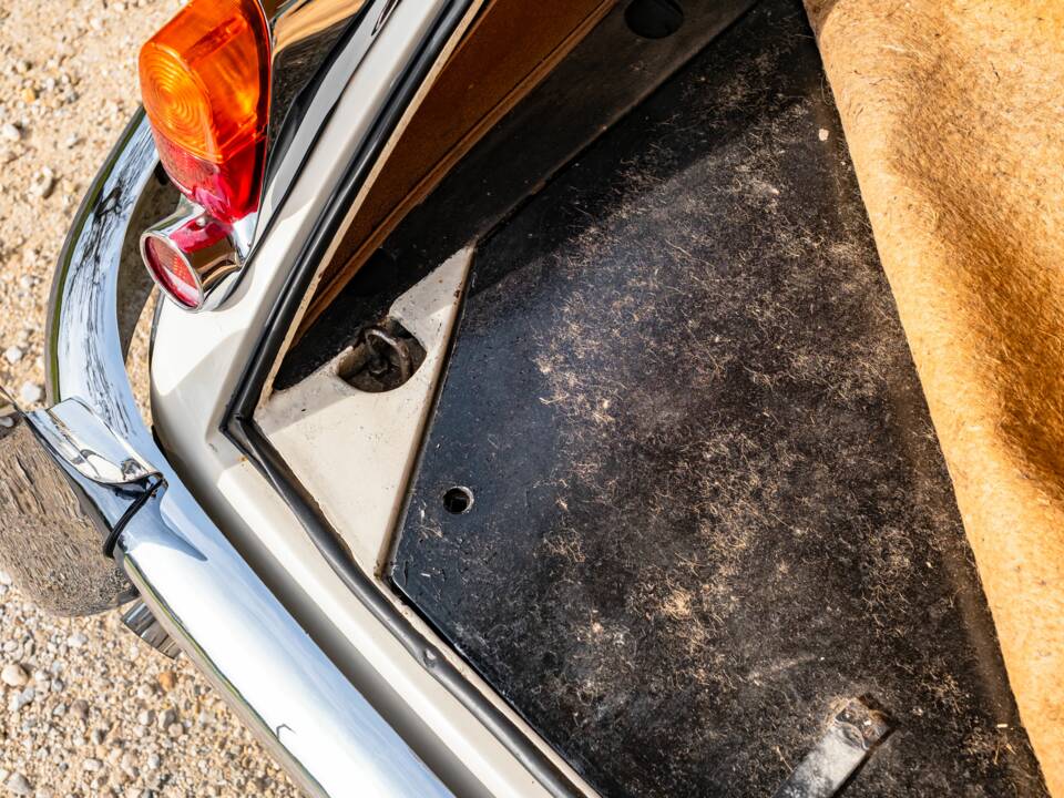 Bild 38/100 von Jaguar XK 150 DHC (1959)