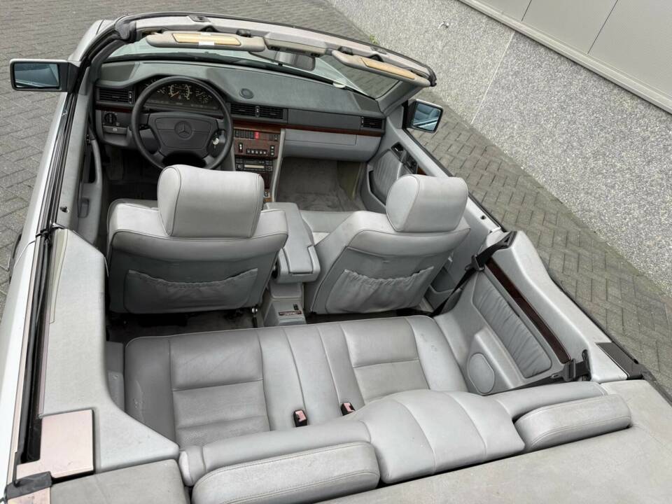 Bild 24/50 von Mercedes-Benz E 320 (1995)
