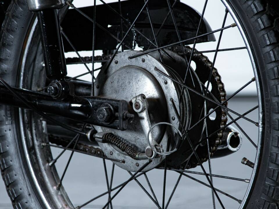 Image 17/50 of Mondial 125 (1961)