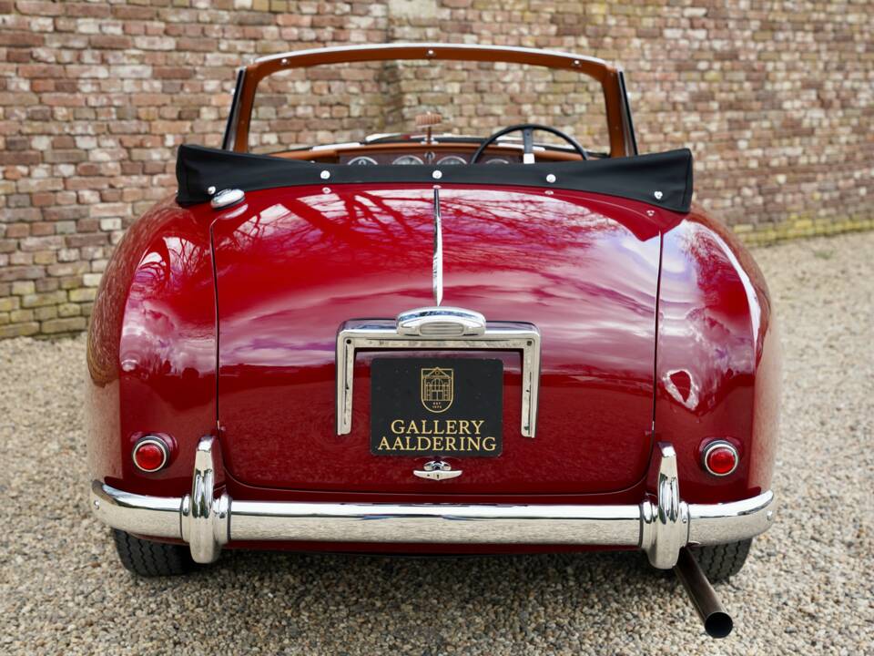 Immagine 6/16 di Aston Martin DB 2/4 Mk II DHC (1955)