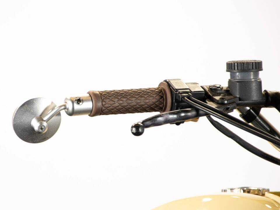 Image 35/50 of Moto Guzzi V 35 Imola II (1983)