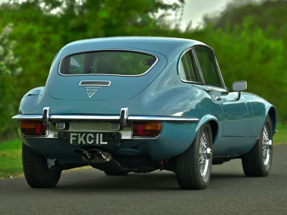 Image 14/50 de Jaguar E-Type V12 (2+2) (1972)