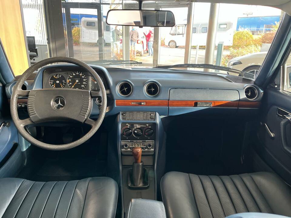 Image 7/22 of Mercedes-Benz 280 E (1977)
