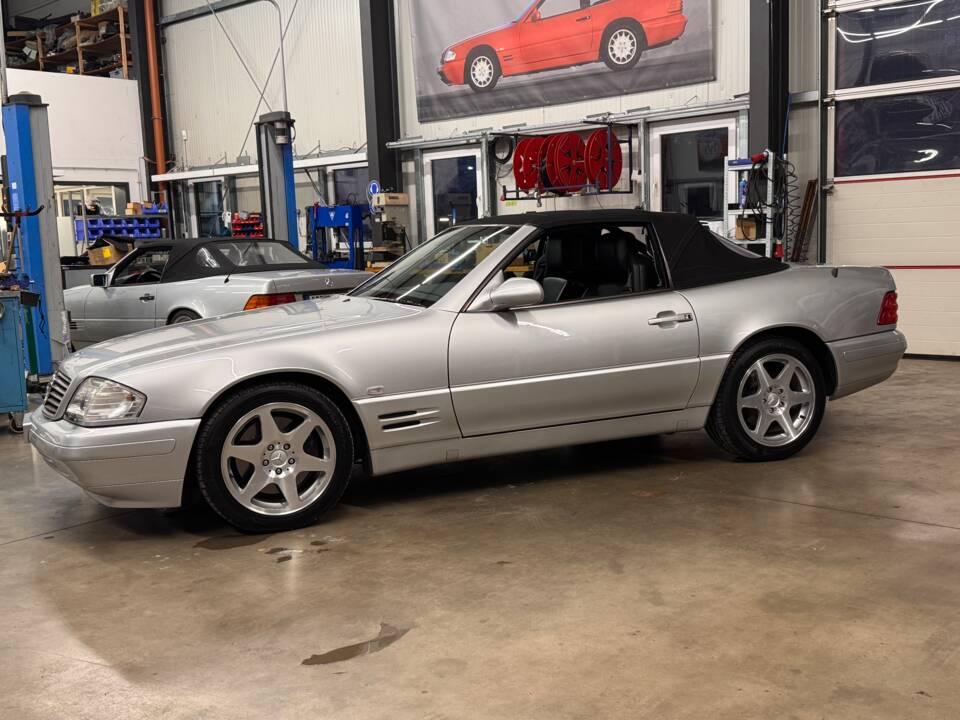 Image 2/25 of Mercedes-Benz SL 320 (1999)